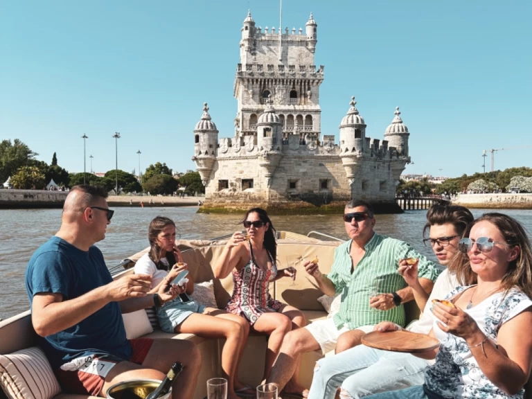 Location Bateau à moteur Maril avec permis
