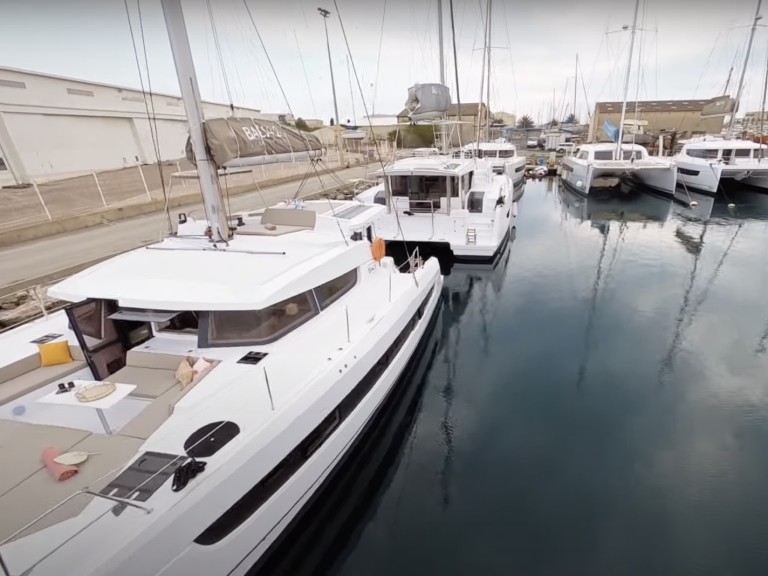 Catamaran à louer à Gouviá au meilleur prix