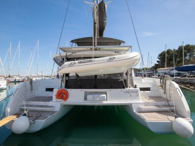 Catamaran to hire Pomer at the best price