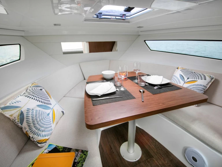 Location à Port du Lavandou - Jeanneau Cap Camarat 9.0 WA sur SamBoat