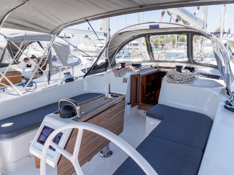 Louer Voilier avec ou sans skipper Bavaria à Álimos