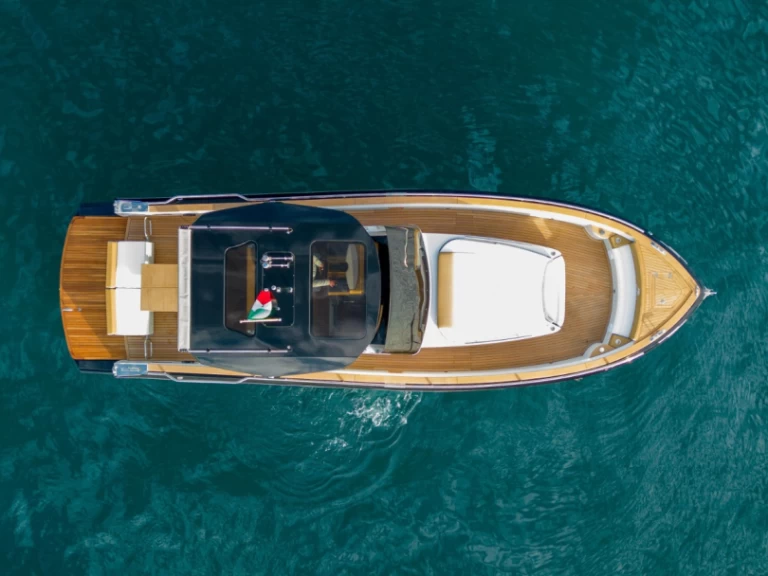 ITALUYRE CLASSIC 38 a louer à Positano