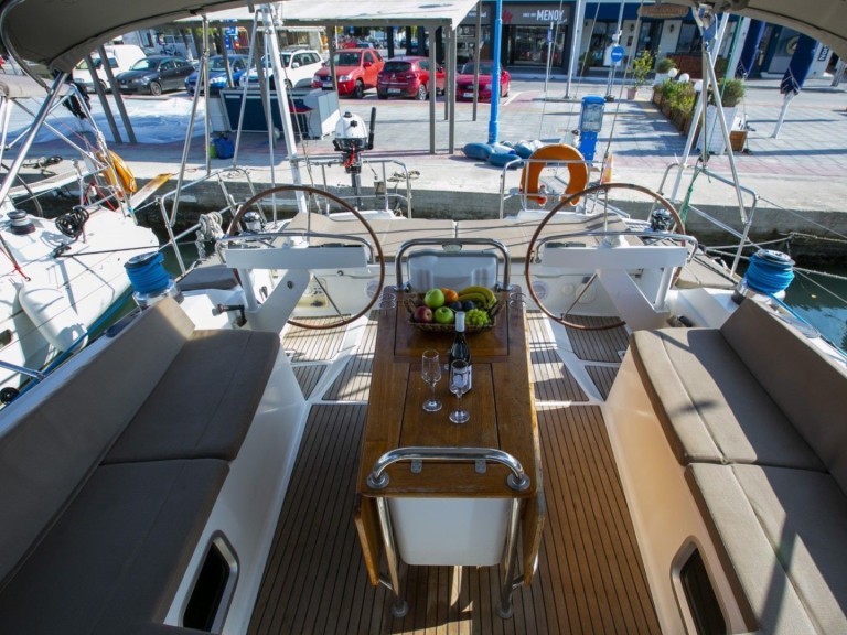Louer Voilier avec ou sans skipper Jeanneau à Álimos