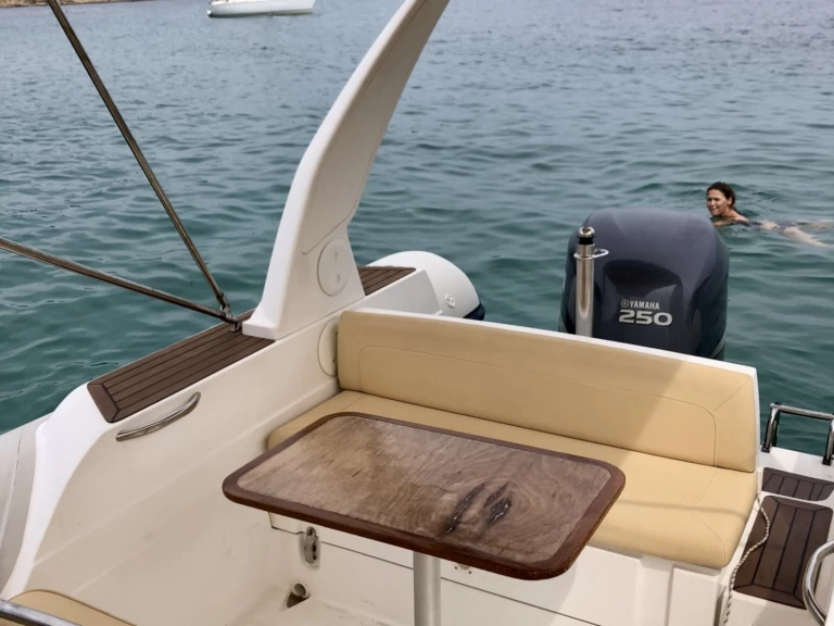 Louez un Capelli Tempest 625 à Fréjus