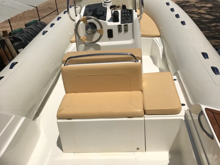 Location bateau Capelli Tempest 625 à Fréjus sur Samboat