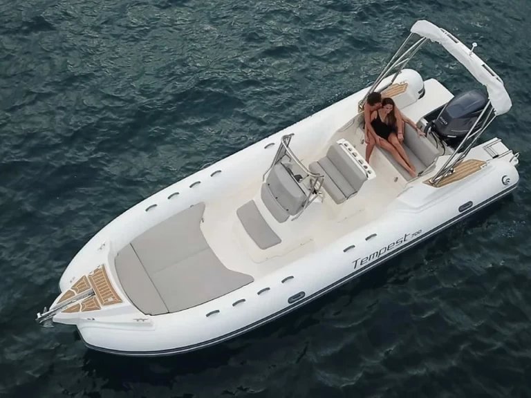 Location à Juan-les-Pins - Capelli Tempest 700 sur SamBoat