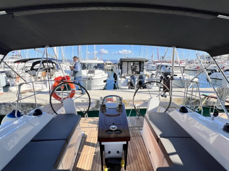 Louez un Bavaria Bavaria C38 à Split