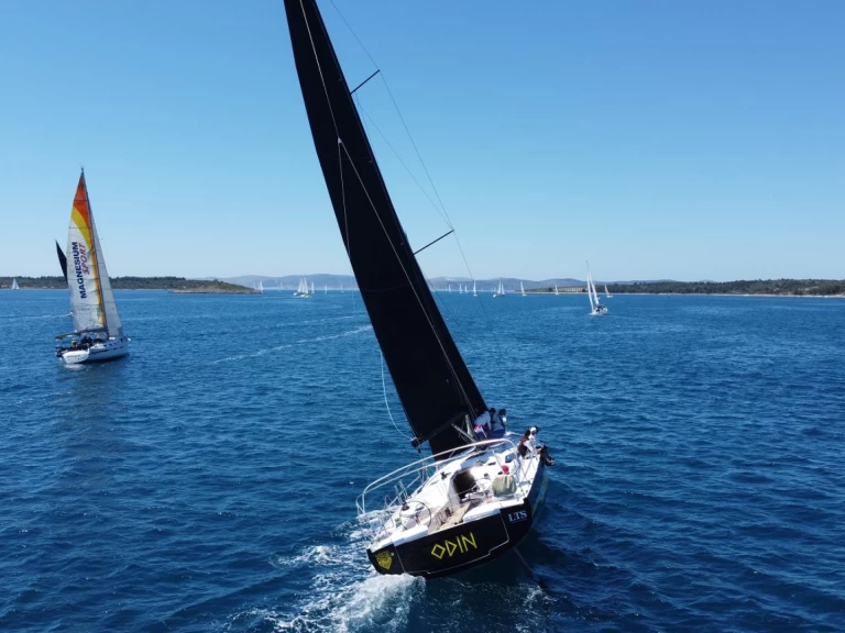 Location bateau Elan Elan E6 à Pirovac sur Samboat