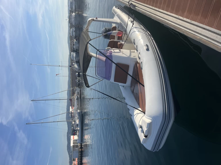 Semi-rigide à louer à Cavalaire-sur-Mer au meilleur prix