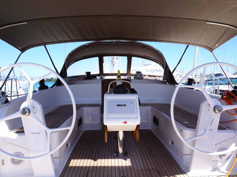 Voilier à louer à Gouviá au meilleur prix