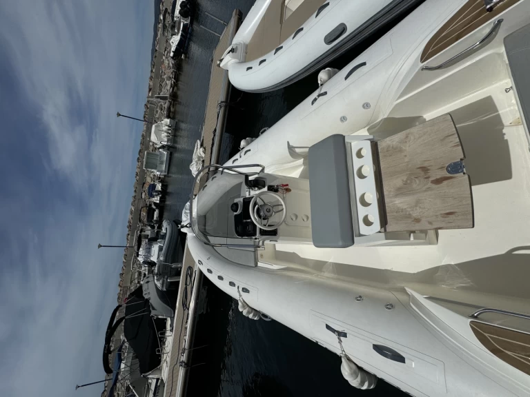 Location bateau La Madrague pas cher Tempest 650