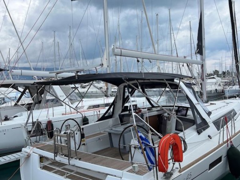 Location bateau Gouviá pas cher Oceanis 45
