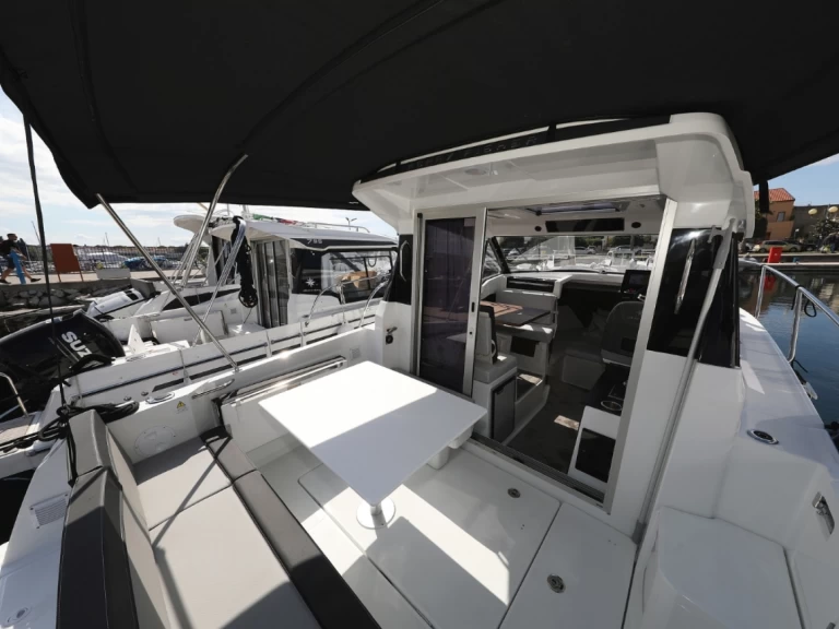 Louer Bateau à moteur avec ou sans skipper Jeanneau à Biograd na Moru