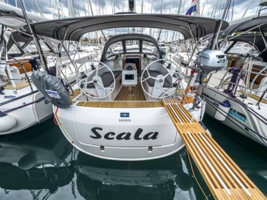 Bavaria Cruiser 37 jednotlivci a charterové společnosti v Marina Veruda