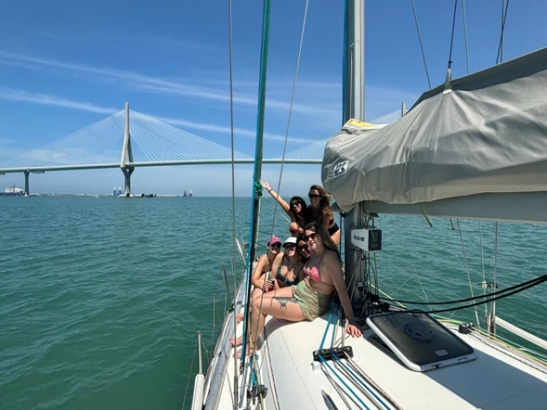 Louez un Bénéteau First 36.7 à Cádiz