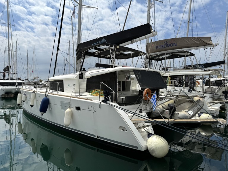 Louer Catamaran avec ou sans skipper Lagoon à Álimos
