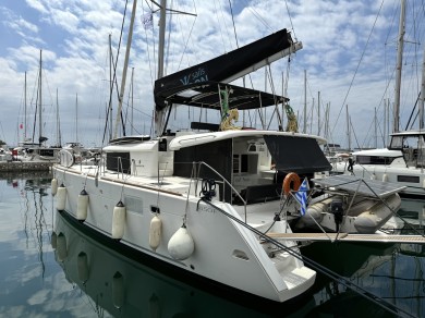 Catamaran to hire Alimos Marina at the best price