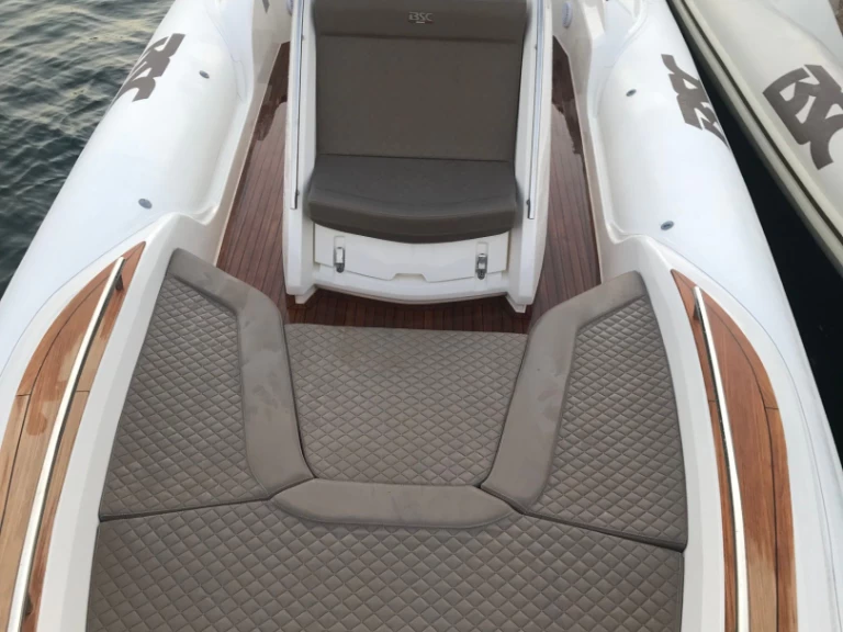 Semi-rigide à louer à Cogolin au meilleur prix