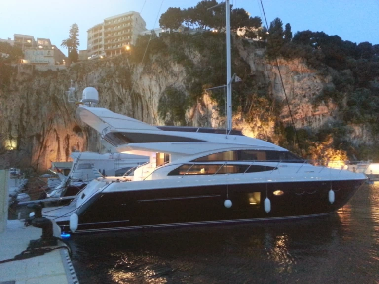 Louer Bateau à moteur avec ou sans skipper Princess à Beaulieu-sur-Mer