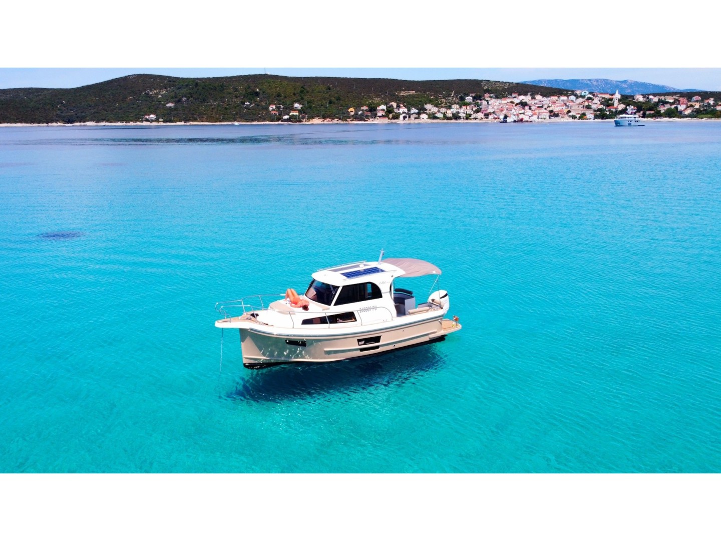 Leidi 800R eco solar motorboat charter at Marina Veruda, Pula