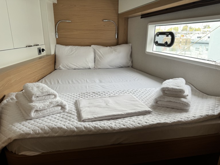 Catamaran à louer à Álimos au meilleur prix
