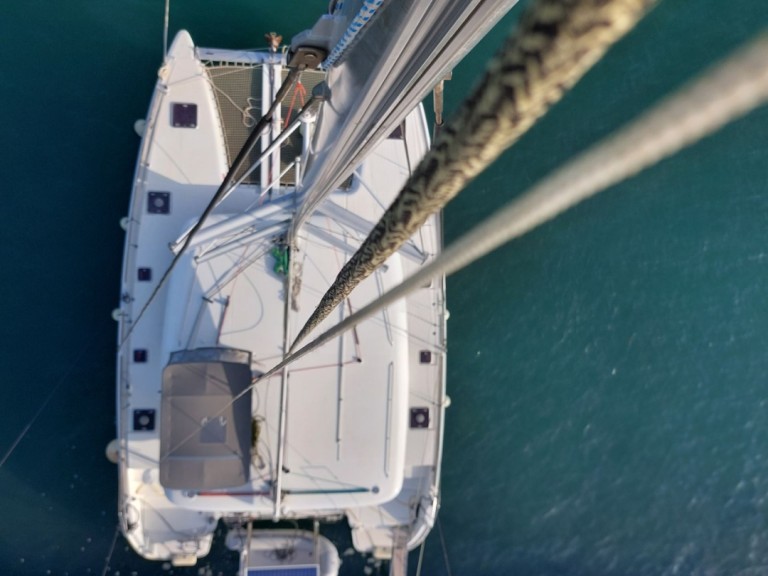 Catamaran à louer à Néa Péramos au meilleur prix