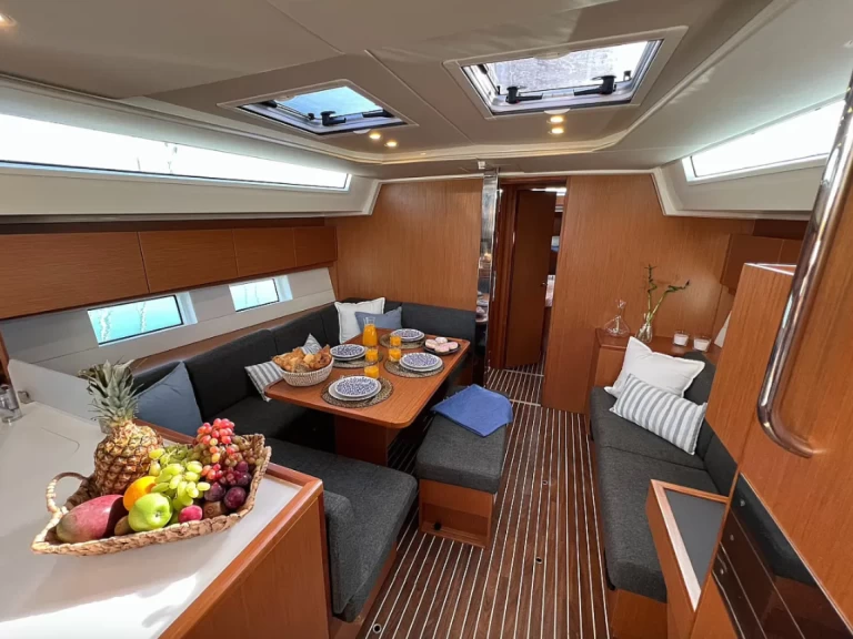 Louez un Bavaria Bavaria C45 à Álimos