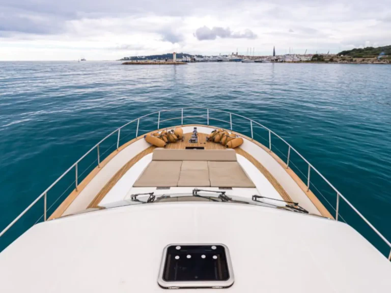 Location bateau Guy Couach Guy Couach 2300 à Antibes sur Samboat