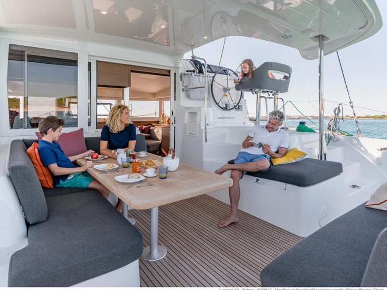 Location bateau Pomer pas cher Lagoon 40
