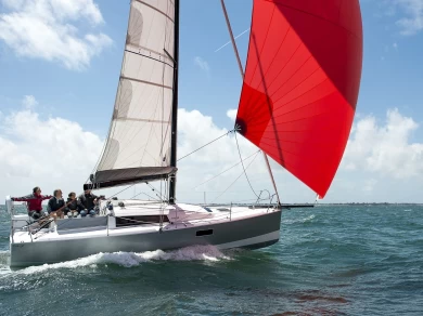 Yacht charter La Trinité-sur-Mer billig Pogo 30