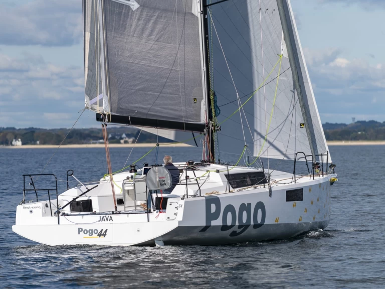 Louez un Pogo Structures Pogo 44 à La Trinité-sur-Mer