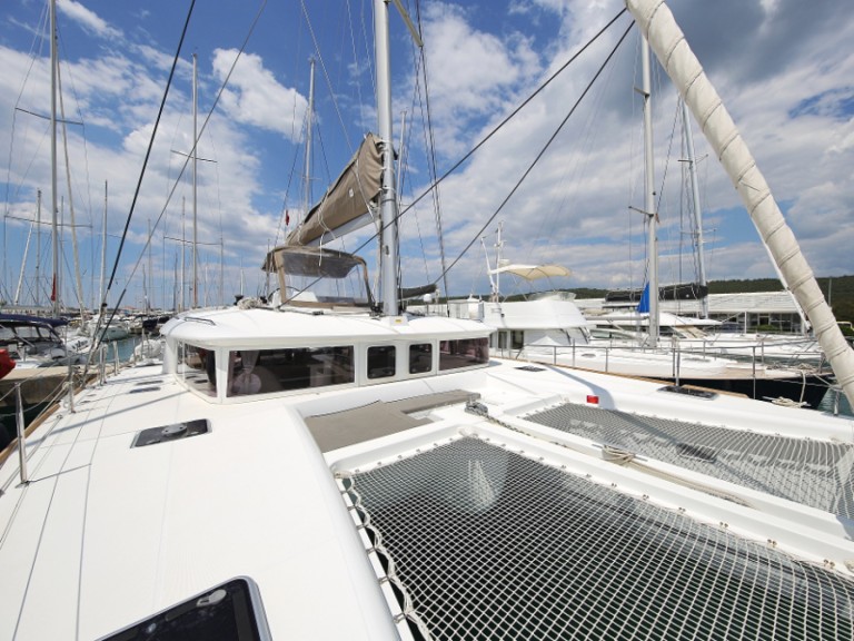 Catamaran à louer à Sukošan au meilleur prix
