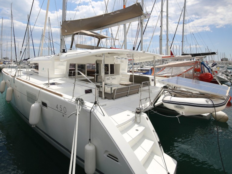 Catamaran à louer à Sukošan au meilleur prix
