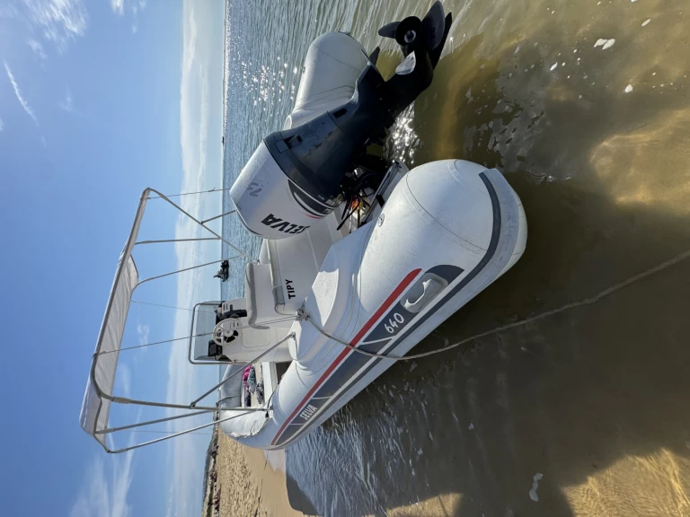 Location Semi-rigide Selva avec permis