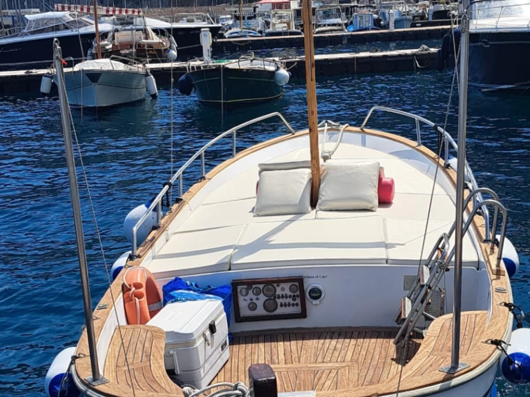 Louer Bateau à moteur avec ou sans skipper Nautica Esposito à Capri