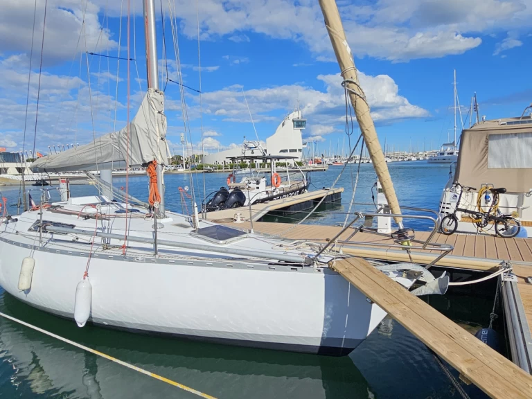 Location bateau Port-Camargue pas cher First 30