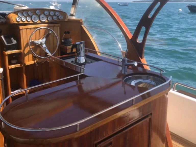 Beacher V12 a louer à Arcachon