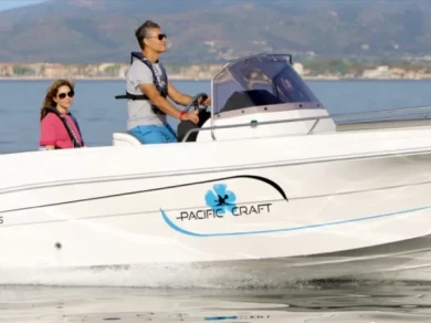 Boat rental Pacific Craft Pacific Craft 625 Open in Antibes on Samboat