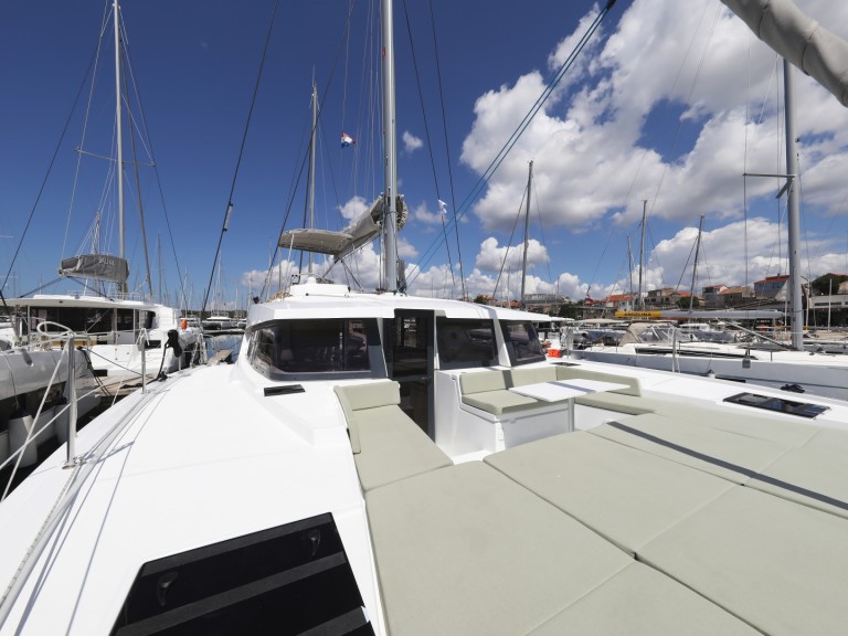 Catamaran à louer à Rogoznica au meilleur prix