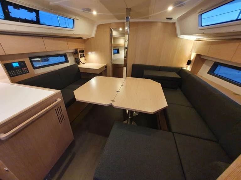 Location bateau Nikiána pas cher Bavaria C42