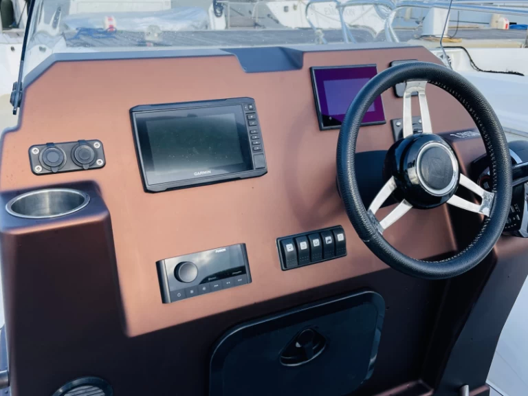 Louer Semi-rigide avec ou sans skipper Zodiac à Bormes-les-Mimosas