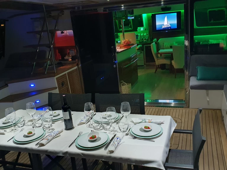 Location bateau Ajaccio pas cher Sunreef 62