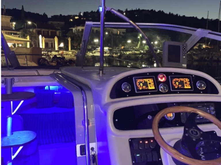 Location bateau Sea Ray Sea Ray 290 Sundancer à Nikiána sur Samboat