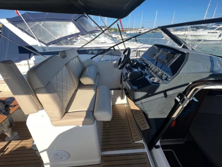 Louer Bateau à moteur avec ou sans skipper Quicksilver à Poreč