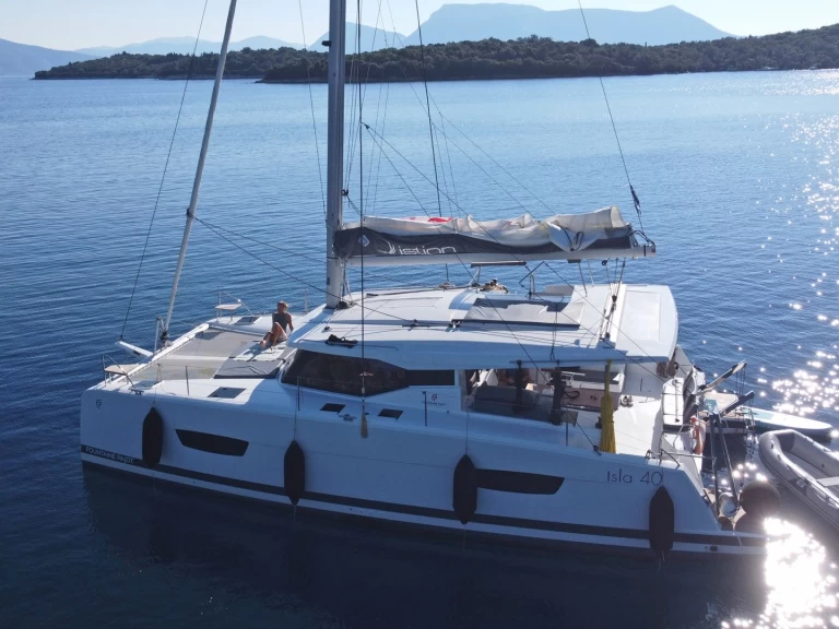 Louez un Fountaine Pajot Isla 40 à Rhodes (Ville)
