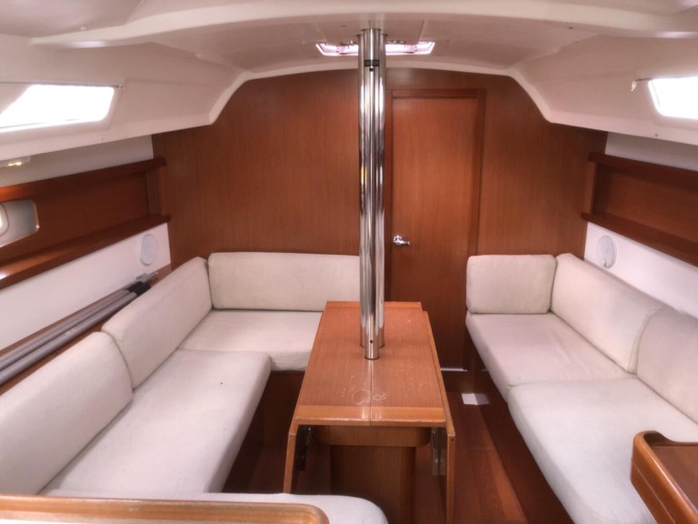 Bénéteau Oceanis 34 a louer à La Rochelle