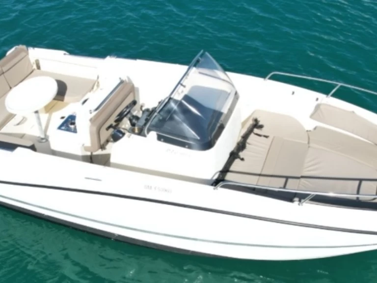 Louez un Quicksilver Active 755 open à Marseille