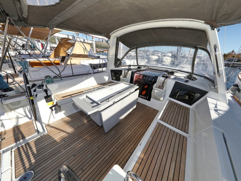 Louez un Bénéteau Oceanis 45 à Trogir