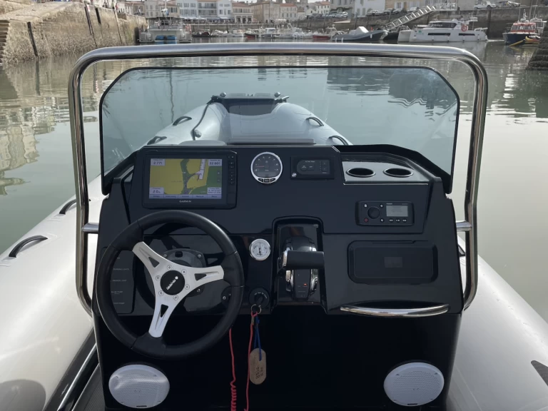 Louez un Brig Eagle 6.7 à Saint-Martin-de-Ré