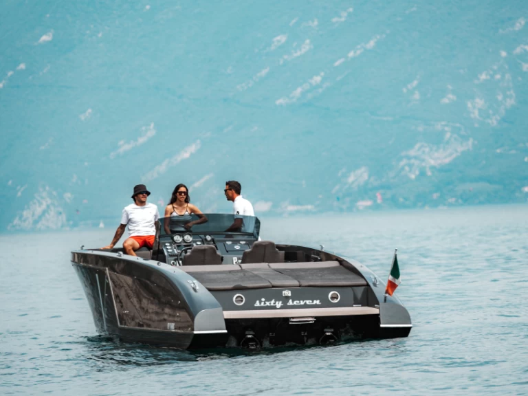 Louer Bateau à moteur avec ou sans skipper Frauscher à Navene